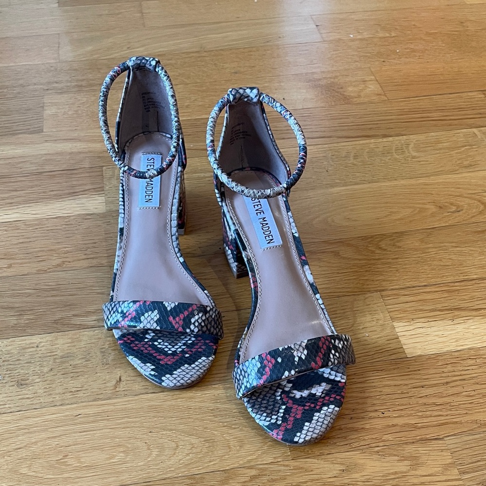 Sandals - Picture 2 of 4